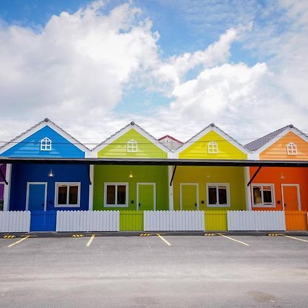 Auranad Tinyhouse Bandar Tanah Merah Wifi Netflix מראה חיצוני תמונה