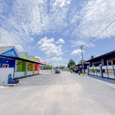 Auranad Tinyhouse Bandar Tanah Merah Wifi Netflix מראה חיצוני תמונה