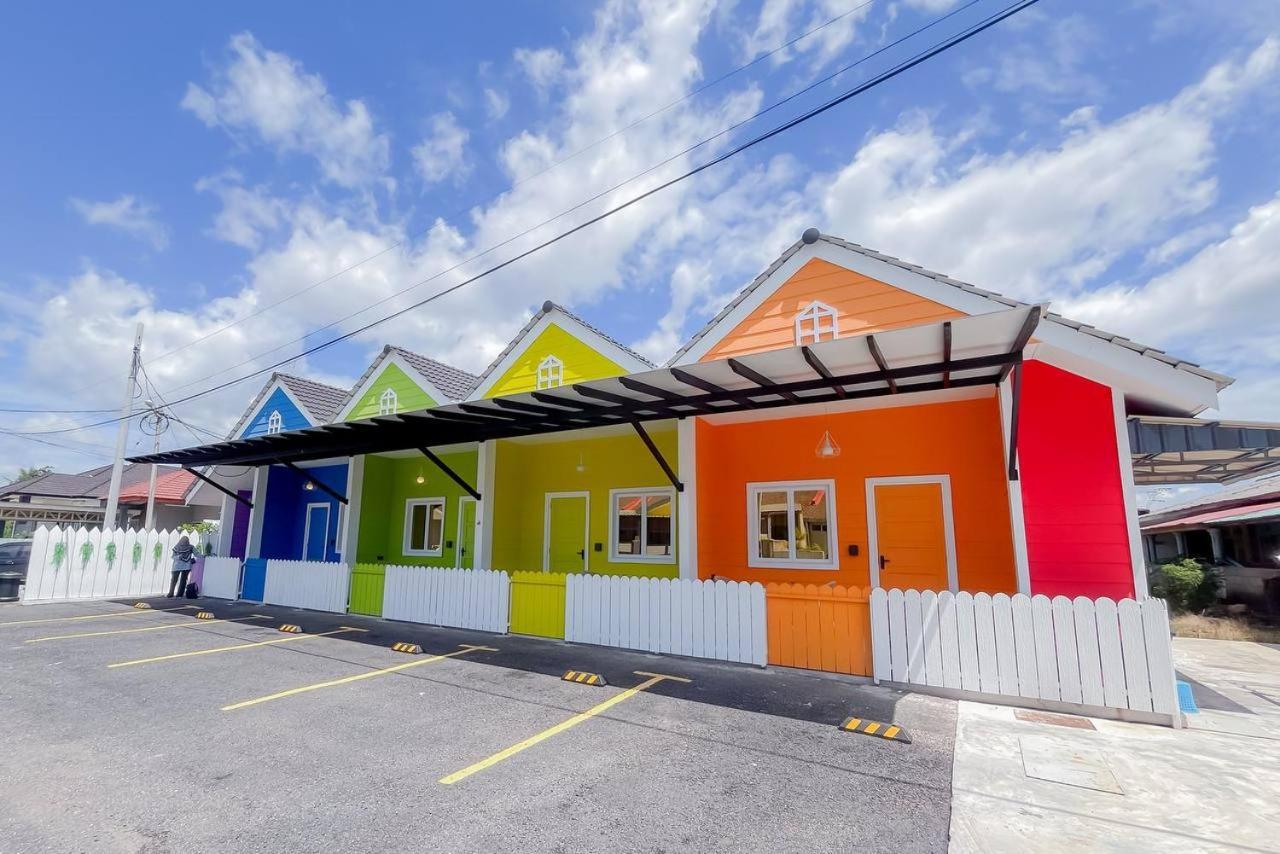 Auranad Tinyhouse Bandar Tanah Merah Wifi Netflix מראה חיצוני תמונה