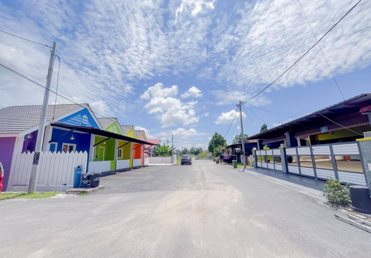 Auranad Tinyhouse Bandar Tanah Merah Wifi Netflix מראה חיצוני תמונה