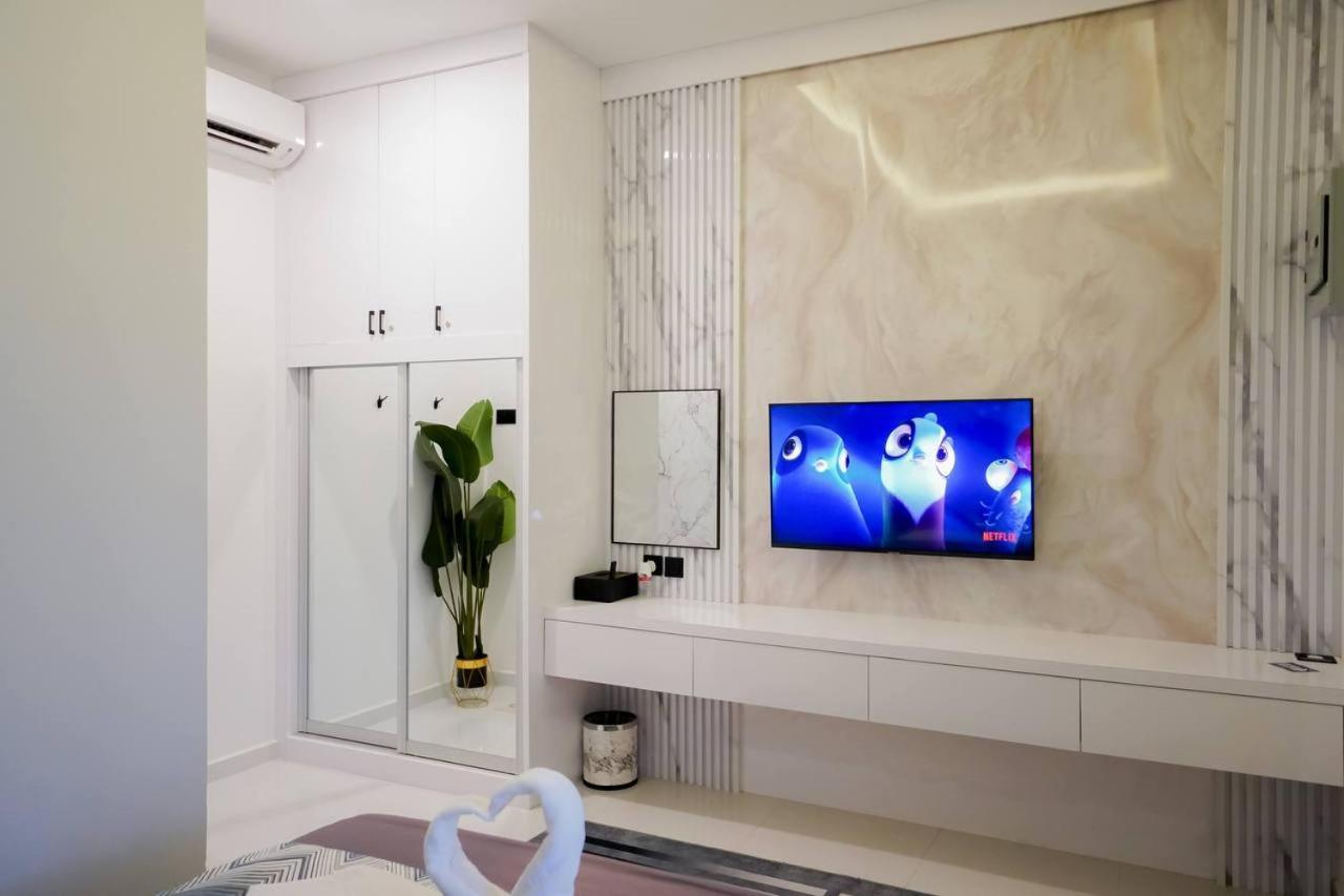 Auranad Tinyhouse Bandar Tanah Merah Wifi Netflix מראה חיצוני תמונה