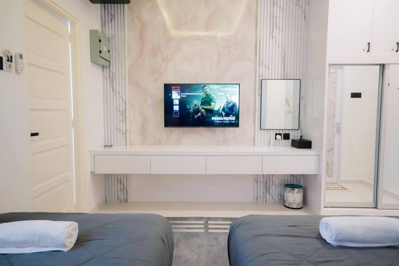 Auranad Tinyhouse Bandar Tanah Merah Wifi Netflix מראה חיצוני תמונה